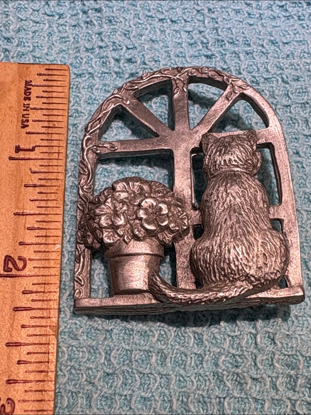 Cat in Window Brooch Pewter